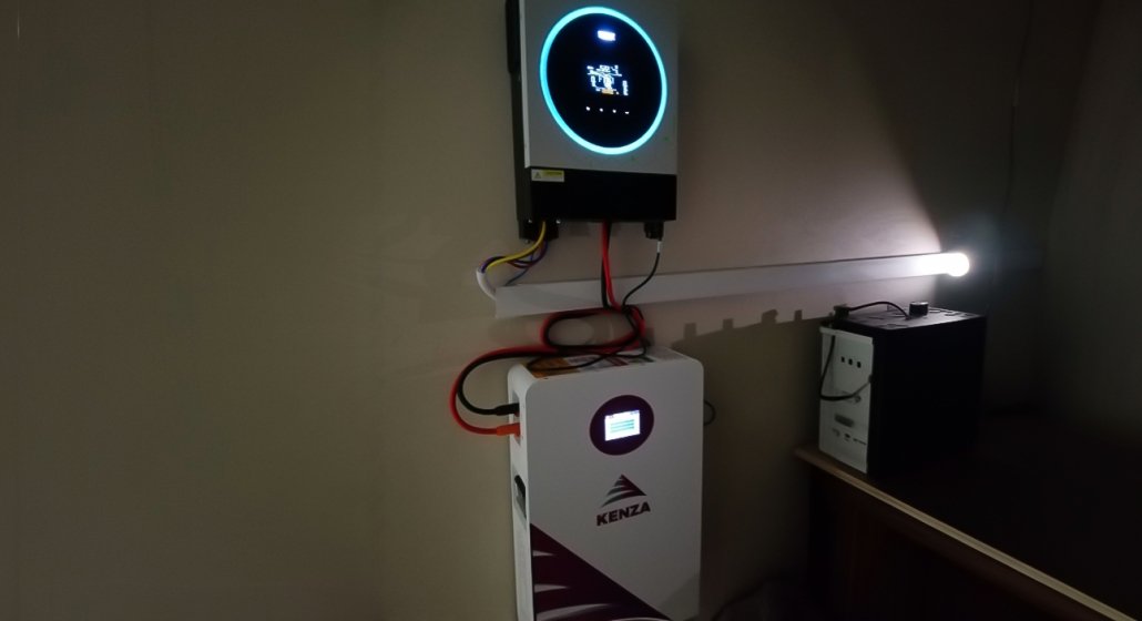 تعرف على أفضل بطاريات الليثيوم للطاقة الشمسية في اليمن، وتجربة حقيقية مع مؤسسة مدينتي في تركيب منظومة شمسية متكاملة توفر لك كهرباء مستقرة وأداء طويل الأمد. استثمر في راحة بالك.